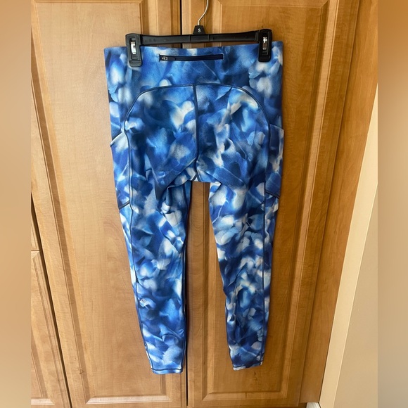 7. Lululemon Wunder Under Low-Rise Tight *Full-On Luxtreme 28” - Picture 3 of 6